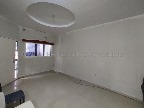 Imagen 11 de 16 de Linda Casa En Venta Urb. Los Astros Av. Aragua Dperez 22-23027
