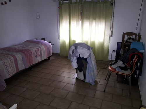 Imagen 6 de 10 de Tipo Casa 3 Amb. Al Frente, Buena Ubicacion
