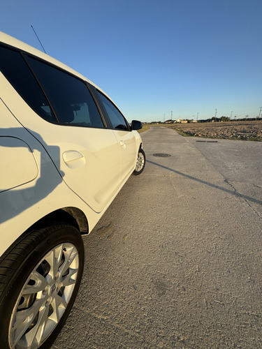 Renault Sandero 1.6 16v Zen