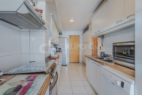 Departamento En Venta De 4 Dorm. 3 B 2 Estac. En Las Condes