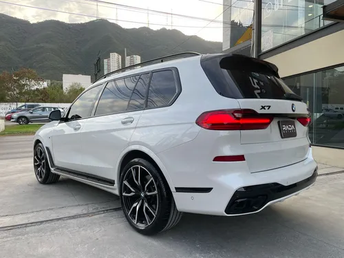 BMW X7 4.4 V8 M50i At
