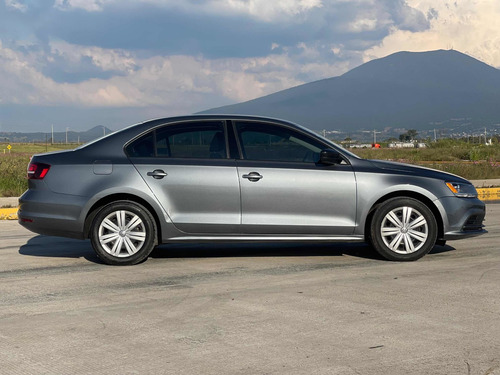 Imagen 4 de 15 de Volkswagen Jetta 2016 2.0 L4 At