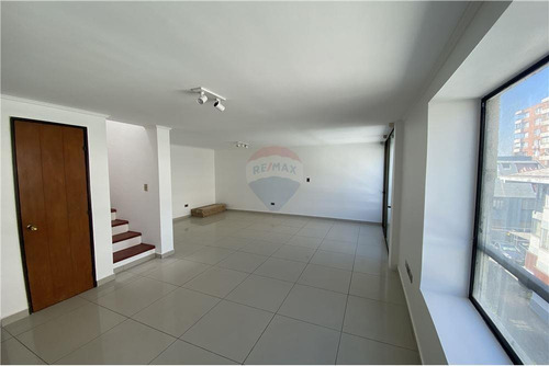 Imagen 6 de 18 de Departamento Duplex En Venta De 3d+2b Gc Bajos