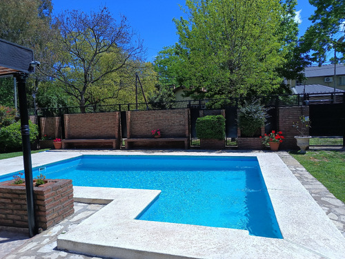 Casa Impecable, Con Piscina, Quincho Y Gimnasio, 278 M2 De Luz Y La Mejor Ubicacion Te Esperan !