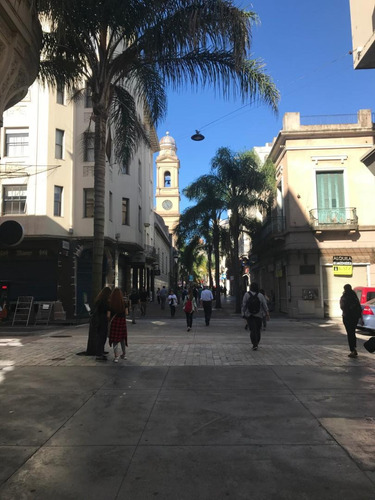 Excepcional Local Calle Sarandí Y Bartolome Mitre
