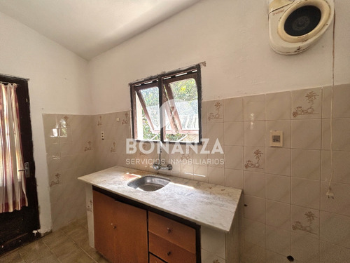 Casa En Venta Piriápolis - Los Ángeles. 5 Cuadras De La Playa Y Rambla. Zona Residencial. Buena Oportunidad De Inversión