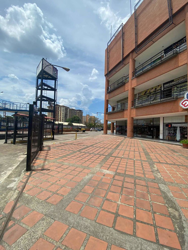 Imagen 12 de 13 de Mejor Punto Comercial Del C Comercial Paseo Tuy Para Bodegón