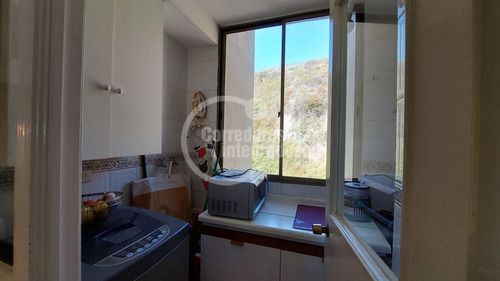 Departamento En Arriendo De 3 Dormitorios. En Santo Domingo