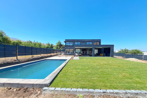 Moderna Con Amplios Espacios, Casa Nueva En Piedra Roja.