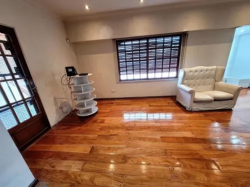 Casa En Venta - 2 Dormitorios 2 Baños - 220mts2 - Caseros