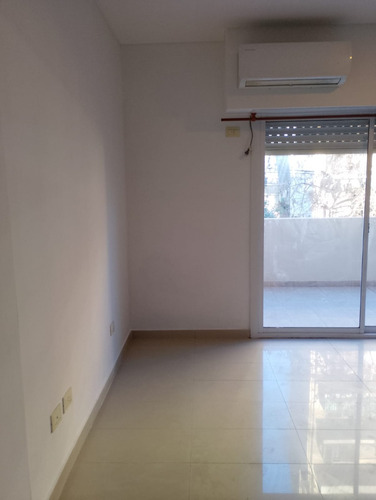 1 Amb Floresta Nvo Split Balcon Aterrazado Cocin Gas Completa Calef Porcelanato Bño Completo