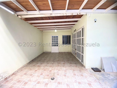 Imagen 13 de 30 de Hermosa Casa Ubicada En La Piedad Norte De Cabudare En Urbanismo Privado Las 24 Horas, En Venta. (código # 23-25277) /0-4-2-4- 5.5.6. 5.7. 5.9 _