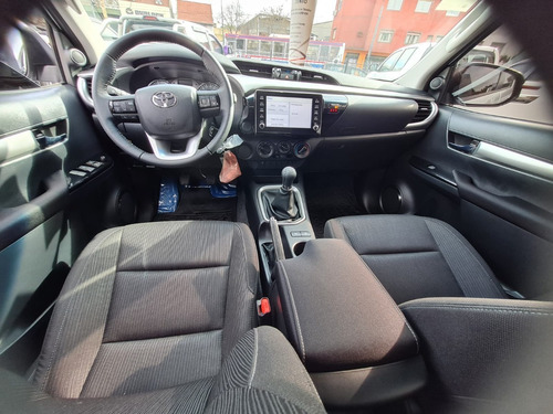 Imagen 9 de 15 de Toyota Hilux Sr 4x2 2021