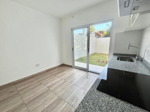 Duplex En Venta En Castelar Sur