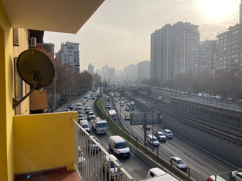 Hermoso Y Amplio Dpto Al Lado De La Estacion Del Metro.