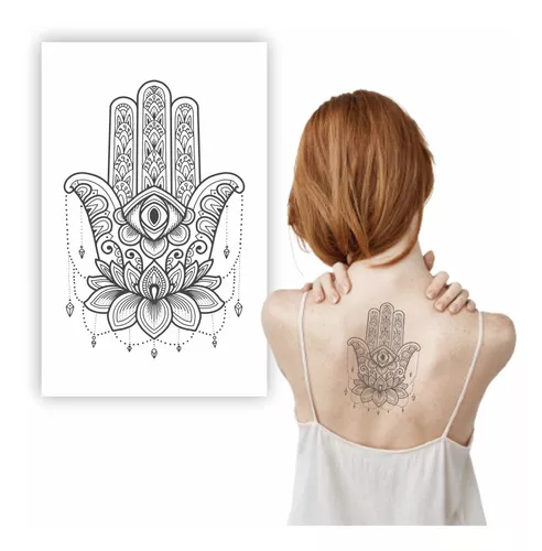 Um conjunto de tatuagens de mão hamsa.