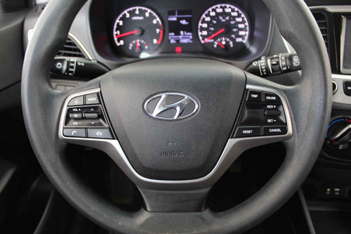 Imagen 13 de 15 de Hyundai Accent 2018 4 Cilindros