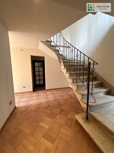 Completamente Remodelada, 3 Dorm, 4 Baños, Estar, Jardín