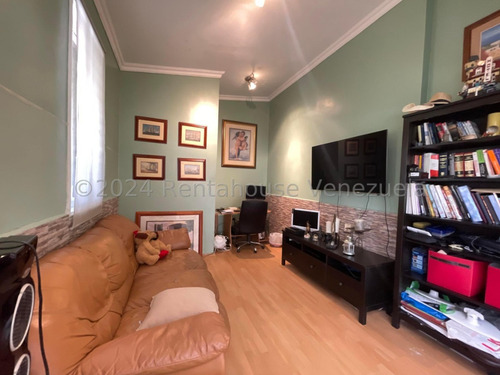 Hermosa Casa Quinta En Venta En El Piñal El Limon Conjunto Cerrado Con Piscina Area Parrilla Clima De Montaña Amplios Espacios Dos Cocinas Modernas Estef 24-14961