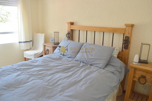 Apartamento En Peninsula De 1 Dormitorio, 1 Baño (reciclado) Cocina Definida (mejorada) Living Comedor Con Salida A Balcón Y Garaje Cubierto Con Baule- Ref: 2352