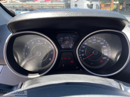 Hyundai Elantra GLS 1.8 Automático com teto solar