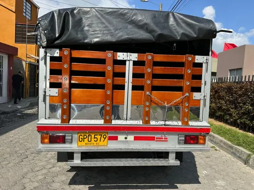 Nissan Np300 Frontier 2.5 Mt 4x2 Estaca