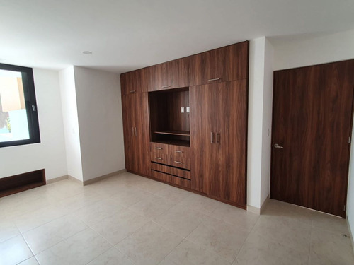 Residencia En Portanova, De Autor, Jardín, Sala Tv, 3 Recamaras, De Lujo
