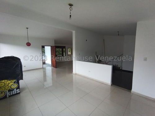 Casa En Venta En Colinas De Guataparo Valencia Mm Carabobo Con Patio Jardin Vigilancia Y Agua De Manantial