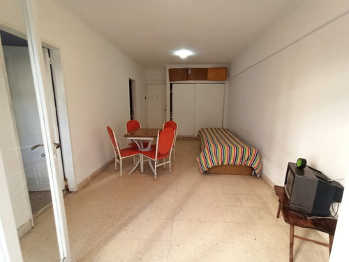 Imagen 4 de 8 de 1 Ambiente Al Frente Con Balcon Corrido Hermoso