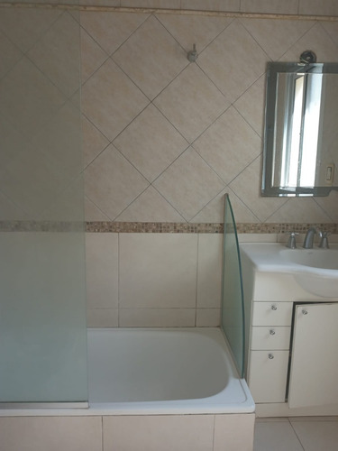 Departamento En Planta Baja Con Entrada Independiente Con Doble Portón De Seguridad.