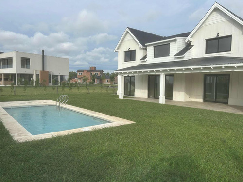 Casa En Venta - 5 Dormitorios 4 Baños - Cochera - 630mts2 - Mar Del Plata