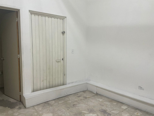 Local Con Departamento En Venta En Las Reynas Irapuato,gto.