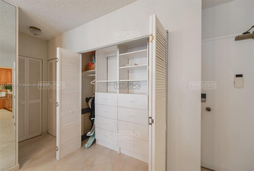 Departamento En Venta En Hallandale, Miami, Florida