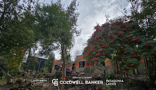 Venta Casas De Excelente Calidad Constructiva, Uf 2, A 300 Metros Del Centro De Villa La Angostura