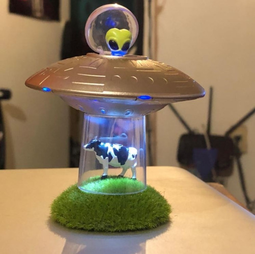 Ufo Cow Abduction Gadget Sonidos Luces Colores Con Libro Ev