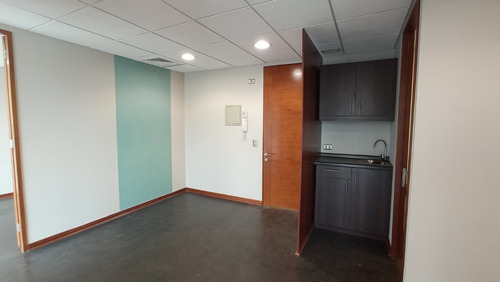 Imagen 5 de 7 de 3 Privados, 2 Estacionamientos Y 1 Bodega. Como Nueva