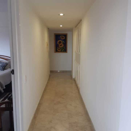 Imagen 17 de 22 de Se Alquila Apto 250m2 3h+s/5b/2p Clnas Valle Arriba