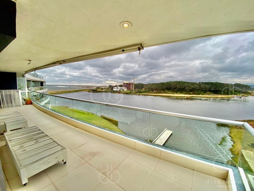 Imagen 16 de 30 de Punta Del Este, Apartamento De 3 Dormitorios Y Dependencias, Impresionante Barbacoa Exclusiva.