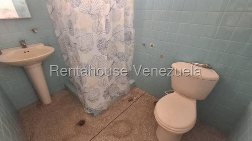 Raiza Suárez Alquila Local Comercial Ubicado En Zona Privilegiada Del Este 2 5 1 1 5 1 4 Con 300 M2 Con Gran Potencial Comercial Y Fácil Acceso Al Transporte Público, Comercios, Colegios, C. Comercial