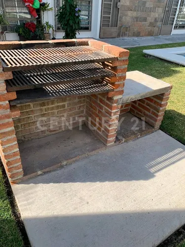Casa De 2 Pisos, 3 Recamaras Dentro De Fracc. Privado Seguridad 24 Horas