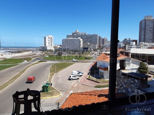 Imagen 2 de 20 de Apartamento En Venta Y Alquiler, Parada 1 Primera Línea De Playa Brava - Ref: 54414