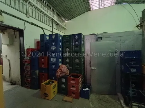 Fondo Comercio Negocio En Venta En Zona De Alto Trafico Av Ayacucho Con Cavas Cuartos Exhibidores Inventario Estef 25-4870