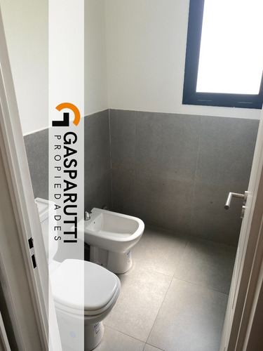 Casa En Venta En San Sebastían! 4 Ambientes Con Pileta!