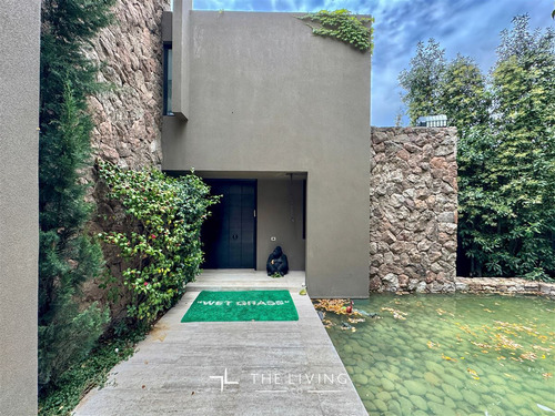 Casa En Venta De 7 Dorm. En Lo Barnechea