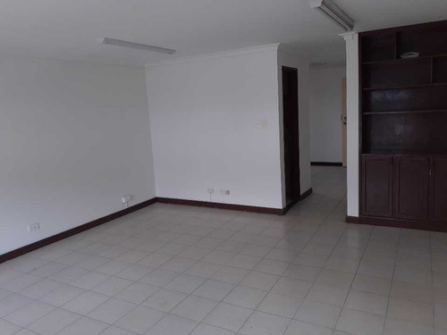 Imagen 18 de 20 de Oficina En Venta/arriendo En El Sector Plaza De Bolívar / Cod.4970402