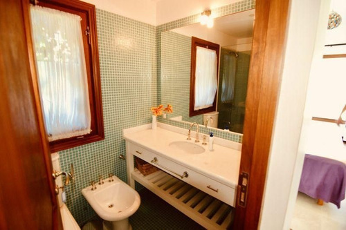 Casa En Venta De 4 Dormitorios En La Barra