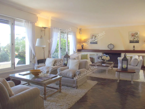 Espectacular Residencia En Venta Apta Para Hotel
