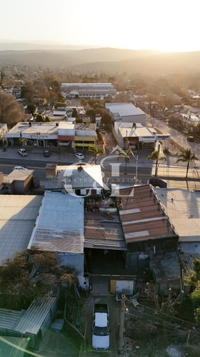 Venta Gran Propiedad: 2 Locales + 2 Galpones + Departamento