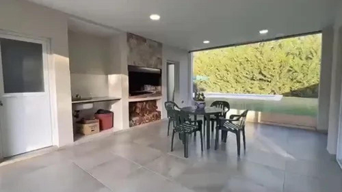 Casa En Venta - 4 Dormitorios 3 Baños - Verónica
