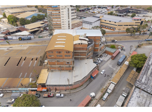 Venta De Edificio Industrial En La Yaguara - Excelente Ubicación